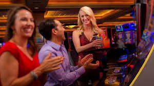 Tampilan kasino online live dan slot di tiketjp, platform terdepan Indonesia